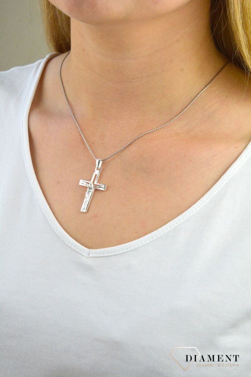 Srebrny łańcuszek ozdobna lineczka AP012-0691 925 1mm. Srebrny łańcuszek lineczka. srebrny łańcuszek ozdobny splot. Srebrny łańcuszek damski. Łańcuszek idealny na prezent (1).jpg